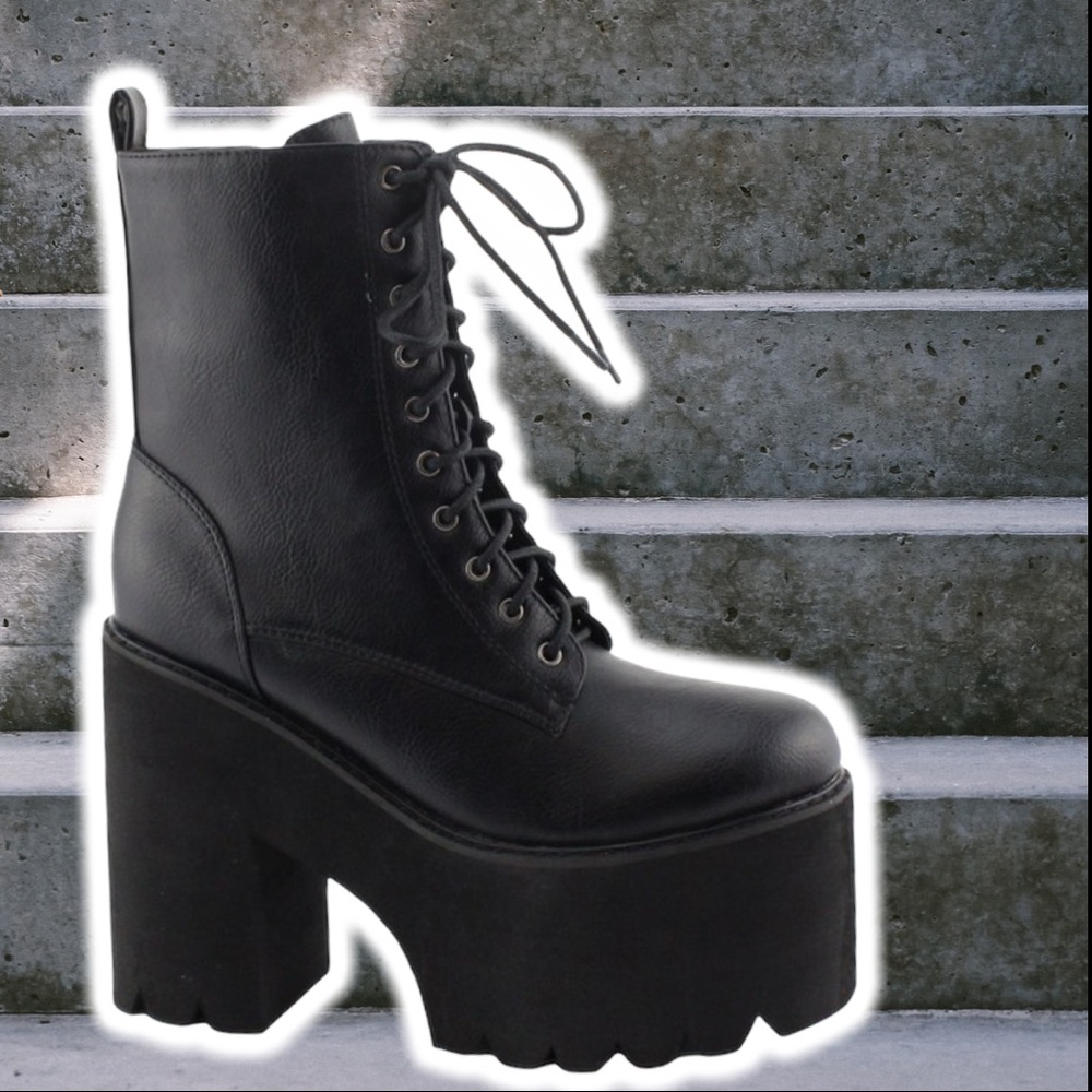One Left! Nu Shuz Key West Black Lace-up Lug Sole Ultra Platform Boots 10 - Picture 6 of 6